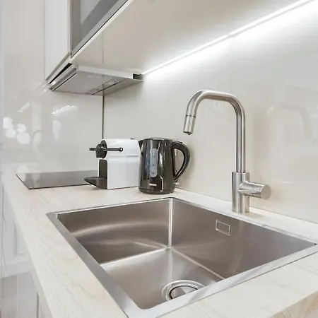 Bright And Gorgeous Flat In The Heart Of Appartamento